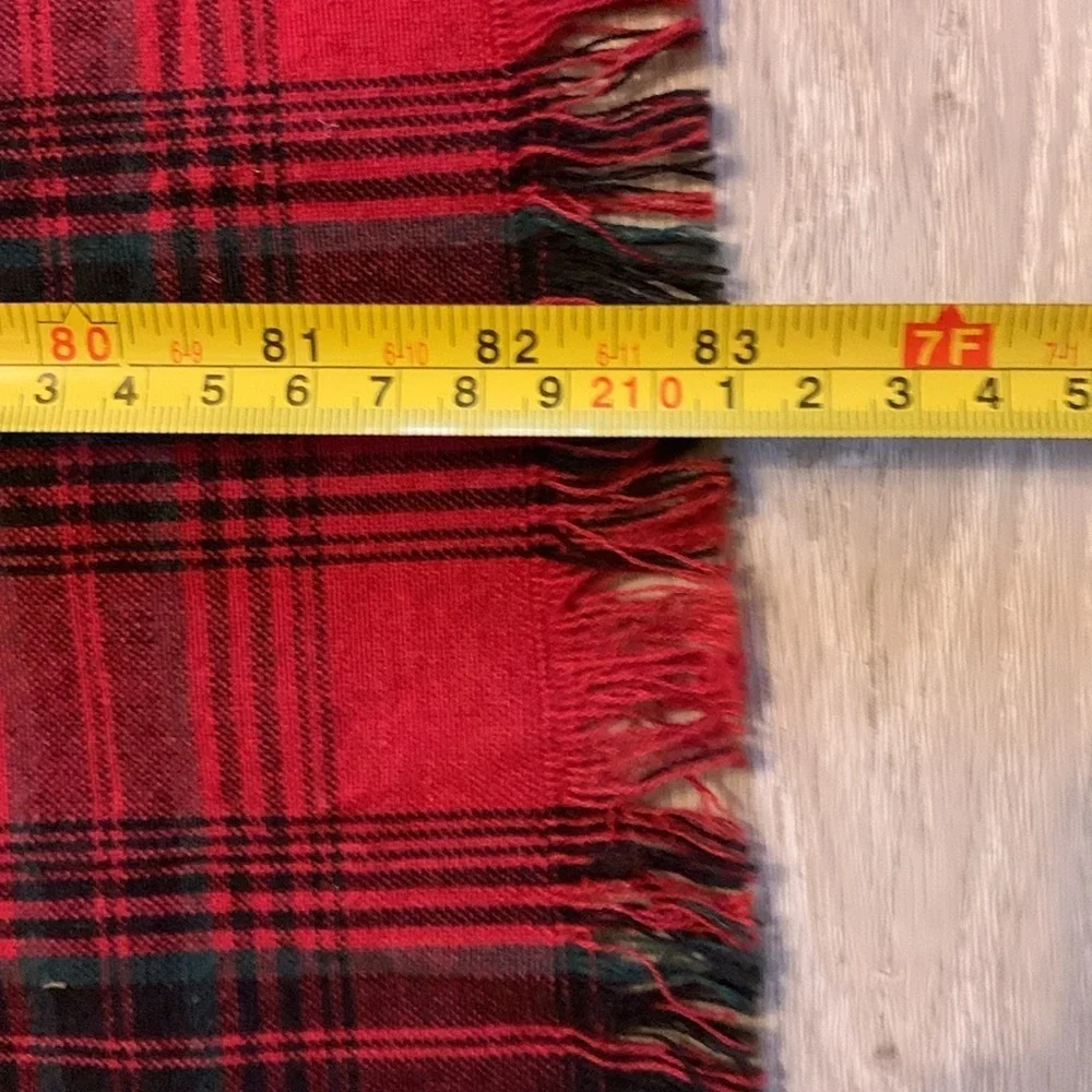 Table cover plaid‎ red green black fringed Christmas holidays